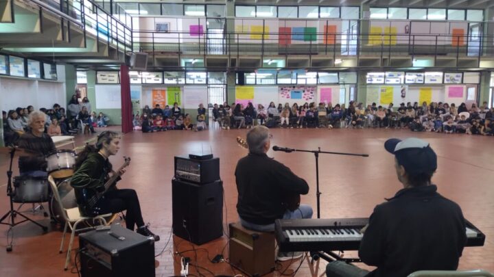 La música une e integra: los talleres de la Escuela Municipal de Música de la Secretaria de Cultura de Gral. Paz llegaron a la Escuela Secundaria 2.