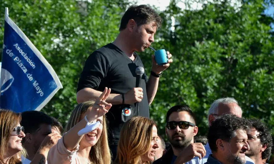 Axel Kicillof retoma las mateadas con vecinos y apunta al 2023 Axel Kicillof retoma las mateadas con vecinos y apunta al 2023