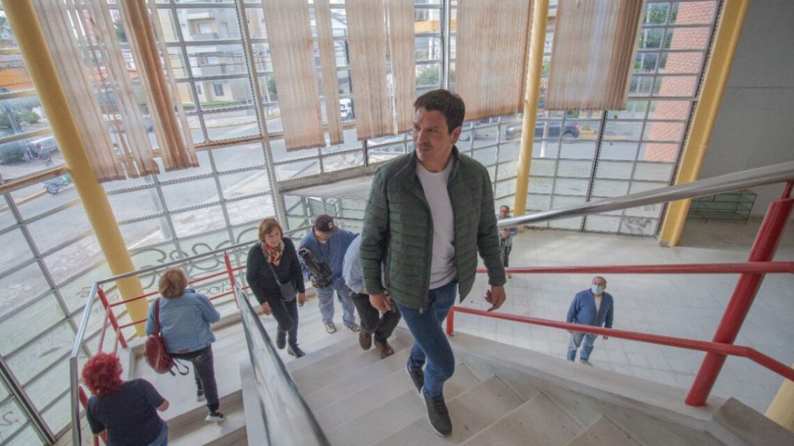 El Intendente Cardozo recorrió las instalaciones donde funcionará el Edificio Universitario del Partido de La Costa El Intendente Cardozo recorrió las instalaciones donde funcionará el Edificio Universitario del Partido de La Costa