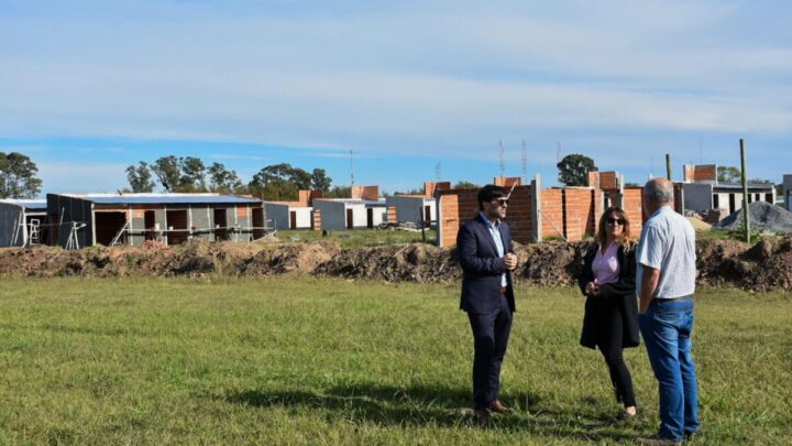 CASTELLI: El Intendente Echarren anunció la construcción de un nuevo BARRIO