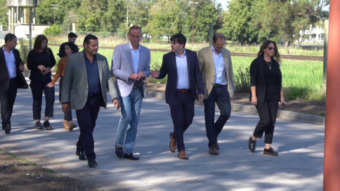 CASTELLI: Echarren y el administrador de Vialidad Nacional firmaron convenios para obras CASTELLI: Echarren y el administrador de Vialidad Nacional firmaron convenios para obras