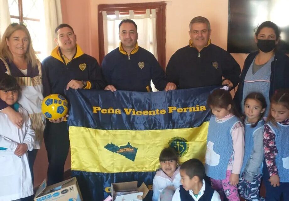 Una vez más: La Peña Boquense de Gral Belgrano entregó útiles escolares a Escuelas Rurales