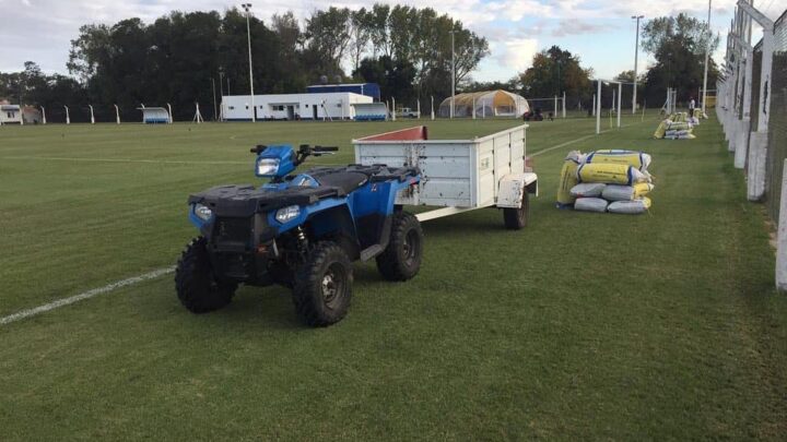 PILA: Considerada la cancha con mejor piso de toda la Liga Chascomunense, se resiembra el estadio Municipal