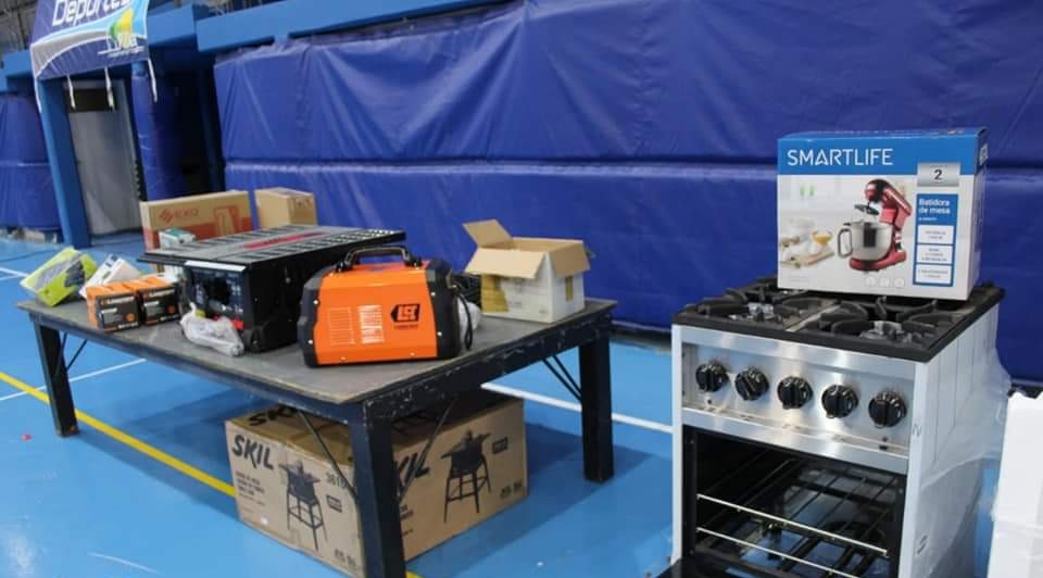 Pila: Walker y Zabaleta entregaron herramientas a Pymes y comercios locales Pila: Walker y Zabaleta entregaron herramientas a Pymes y comercios locales