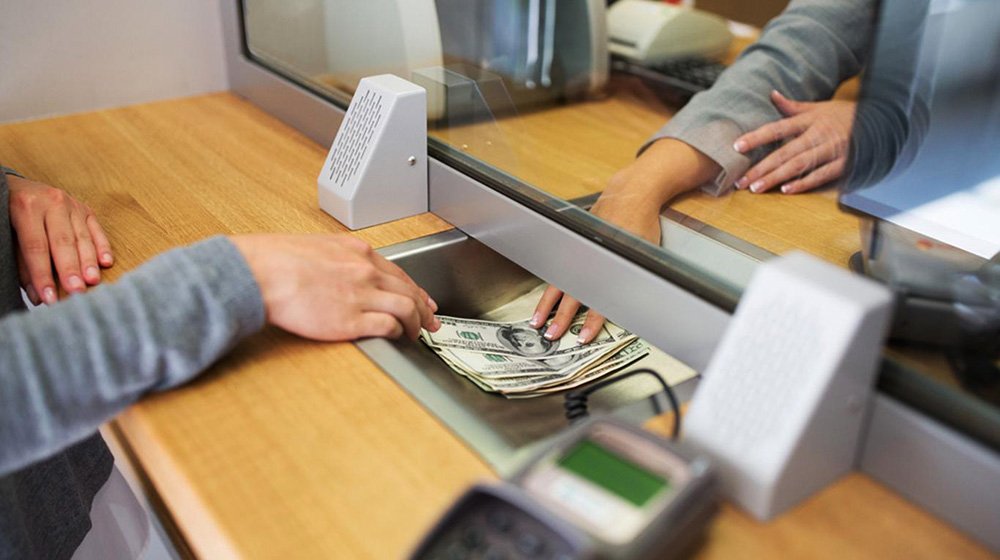 Los bancarios acordaron un aumento salarial de 60%. Los bancarios acordaron un aumento salarial de 60%.