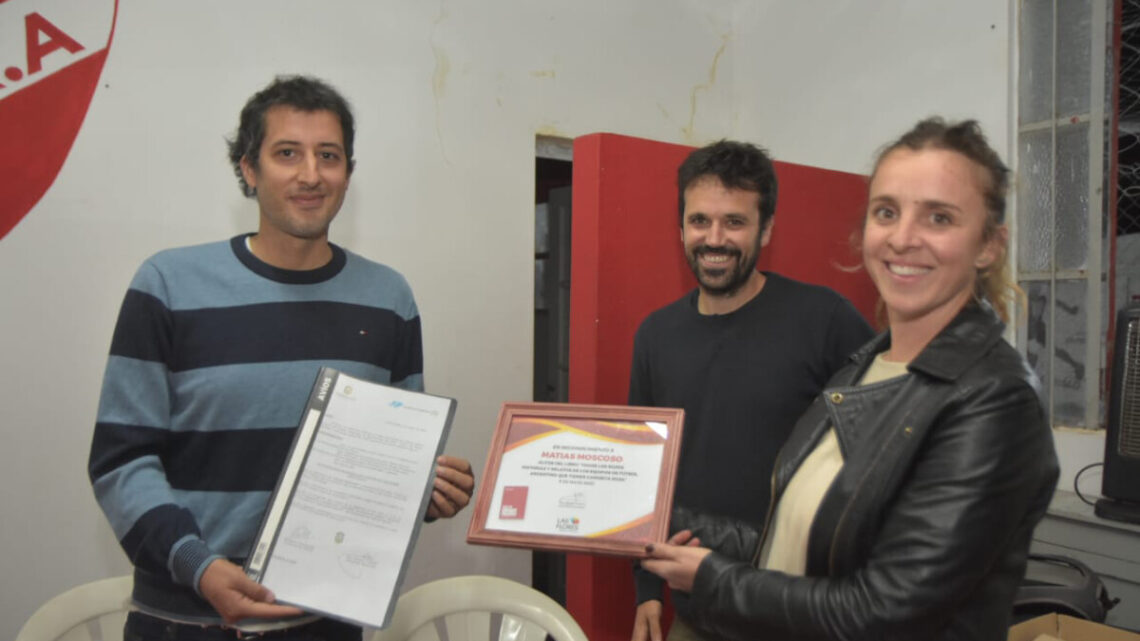 Se presentó el libro “TODOS LOS ROJOS” en Las Flores. Se presentó el libro “TODOS LOS ROJOS” en Las Flores.