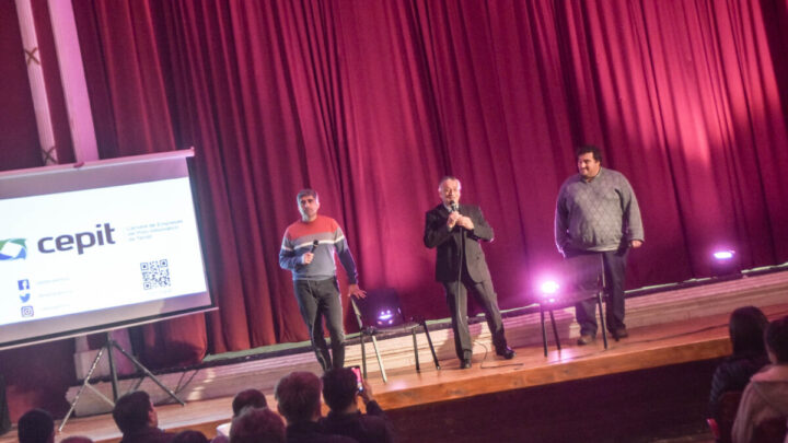 Nace una nueva Escuela Municipal de Formación en LAS FLORES