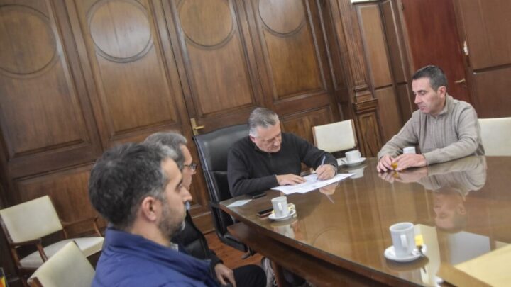 LAS FLORES: Gelené firmó contrato para la construcción de 72 nuevas viviendas