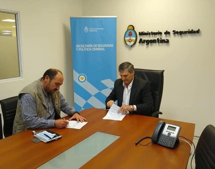 RANCHOS: Álvarez firmo convenio en Nación para la compactación de vehículos abandonados