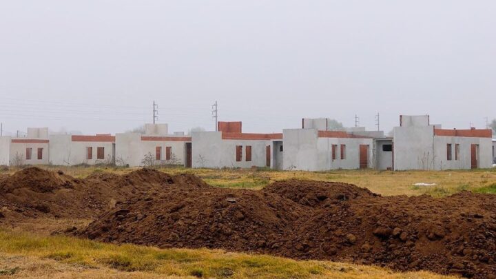 ECHARREN: “Este año vamos a entregar más de 100 viviendas a familias de Castelli”