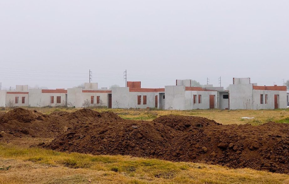 ECHARREN: “Este año vamos a entregar más de 100 viviendas a familias de Castelli” ECHARREN: “Este año vamos a entregar más de 100 viviendas a familias de Castelli”