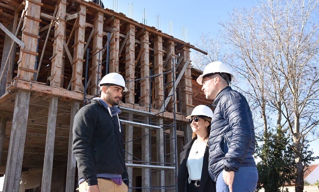 CASTELLI: Echarren supervisó los trabajos de lo que será la Casa de la Provincia CASTELLI: Echarren supervisó los trabajos de lo que será la Casa de la Provincia
