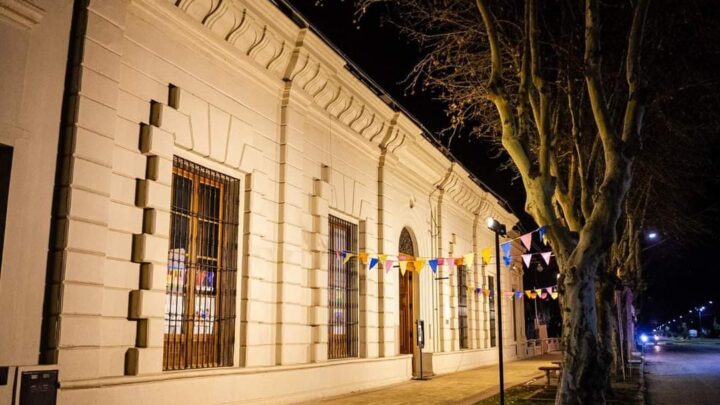 LAS FLORES: Recuperan la fachada del edificio de la Secretaria de Cultura