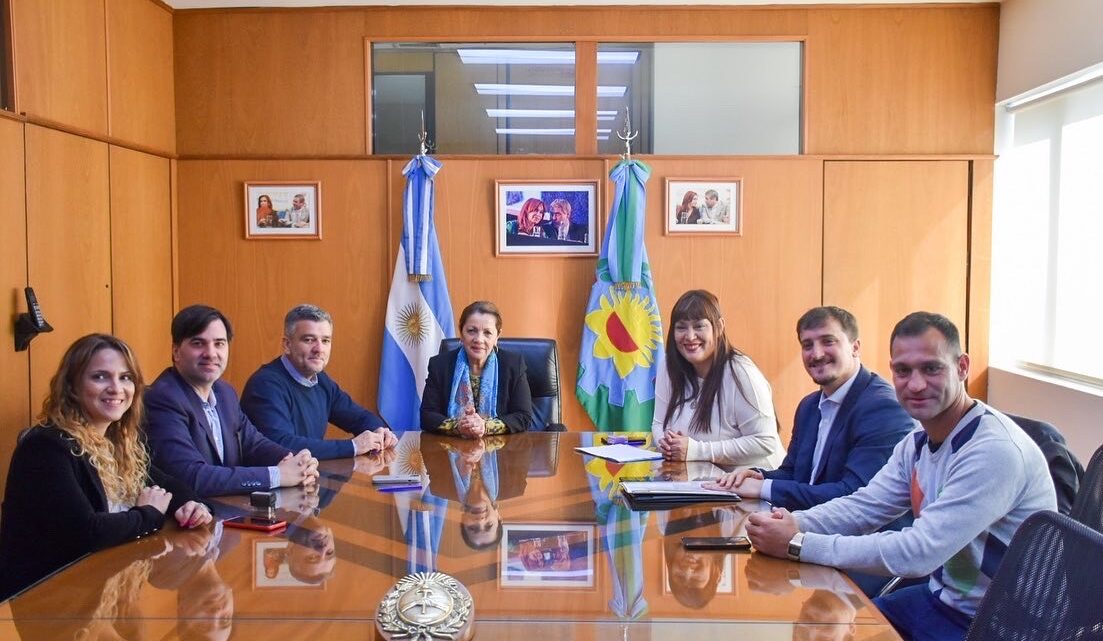 CASTELLI: Echarren destacó la firma de convenio para obras en barrio “El Matadero”