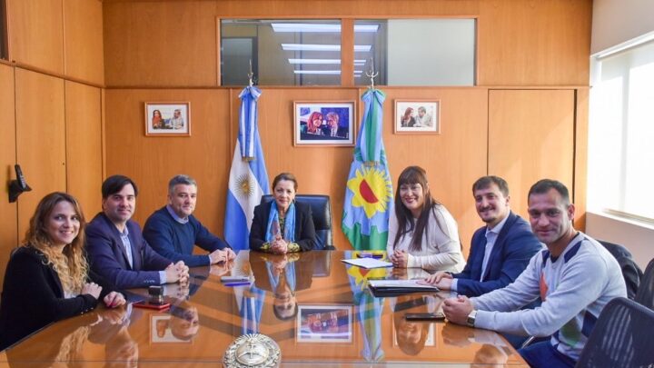 CASTELLI: Echarren destacó la firma de convenio para obras en barrio “El Matadero”