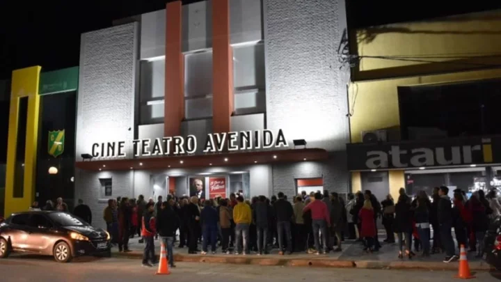 CASTELLI: Hace 3 años reabría sus puertas el Cine Teatro Avenida