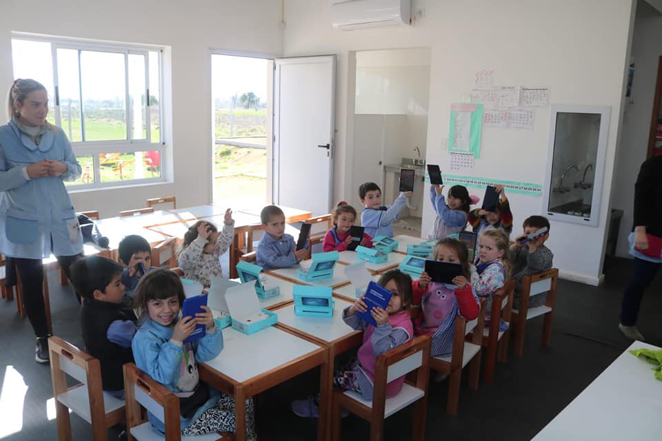RANCHOS: Con una sonrisa, niños y niñas del nuevo Jardín 905 recibieron sus tablets RANCHOS: Con una sonrisa, niños y niñas del nuevo Jardín 905 recibieron sus tablets