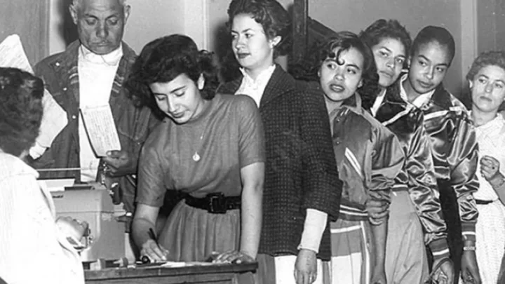 Se cumplen 75 años del voto femenino. Conocé la historia