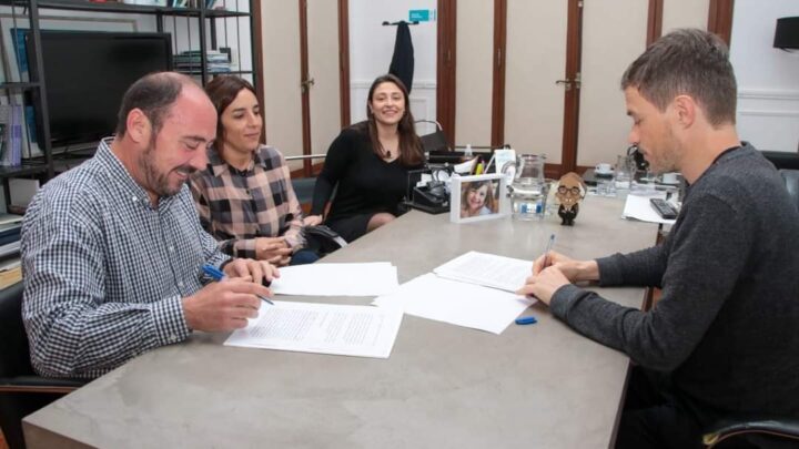 RANCHOS: Álvarez firma convenio para iniciar obras de infraestructura en el Sector Industrial Planificado