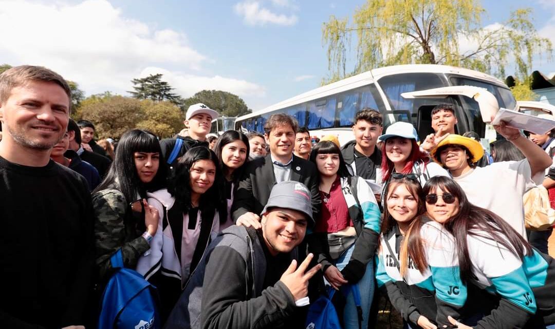 Kicillof acompañó a más de 200 jóvenes de Escobar que iniciaron sus viajes de fin de curso Kicillof acompañó a más de 200 jóvenes de Escobar que iniciaron sus viajes de fin de curso