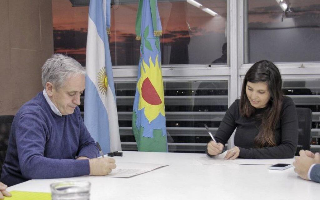 CHASCOMÚS: Municipio y Ministerio de Medioambiente firmaron convenio para la ejecución de políticas ambientales CHASCOMÚS: Municipio y Ministerio de Medioambiente firmaron convenio para la ejecución de políticas ambientales
