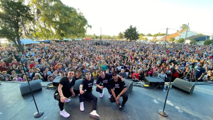 Banda XXI cerró los festejos por los 157 años de CASTELLI 