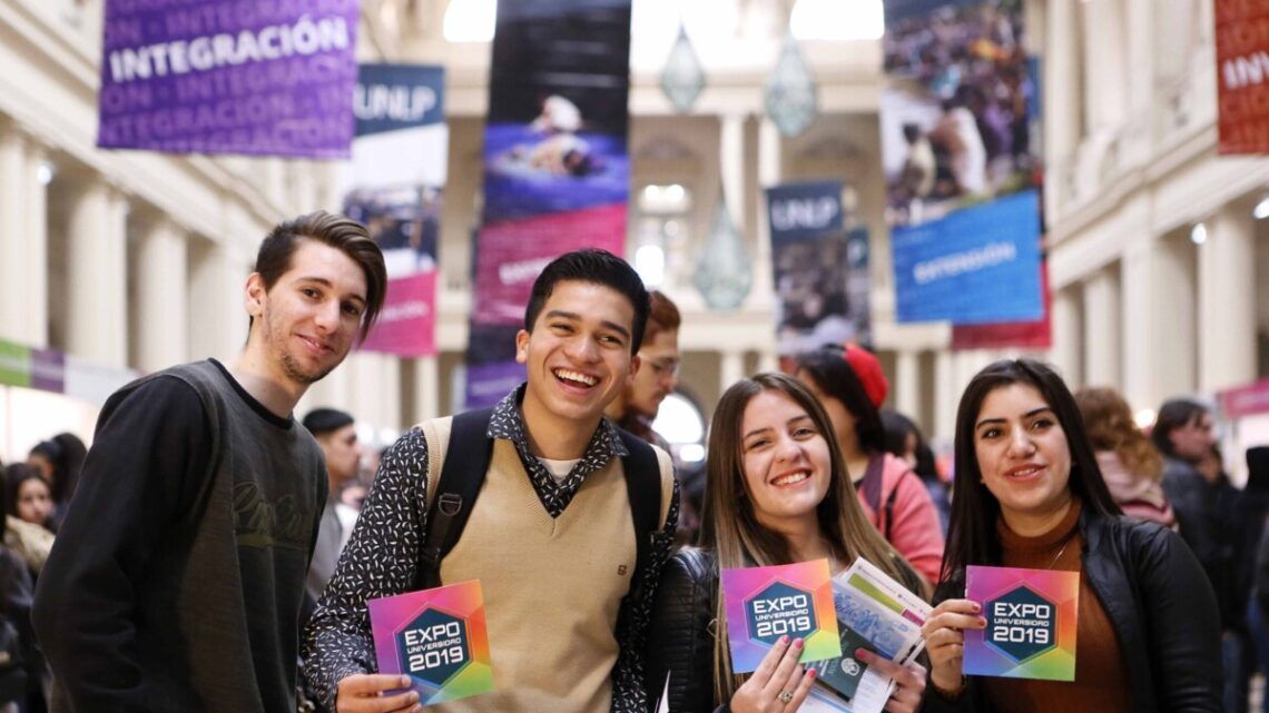 Comienzó la Expo Universidad de la UNLP para orientar sobre carreras a alumnos secundarios