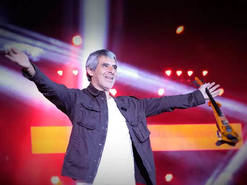 Peteco Carabajal se presentará éste domingo en Las Flores