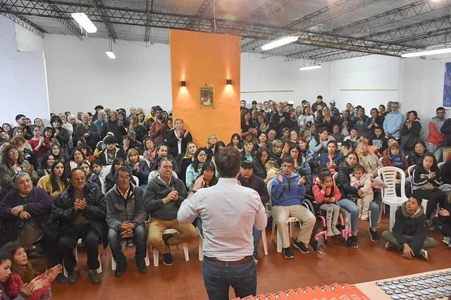 Ante una multitud de vecinos el peronismo castellense celebró el 17 de octubre Ante una multitud de vecinos el peronismo castellense celebró el 17 de octubre
