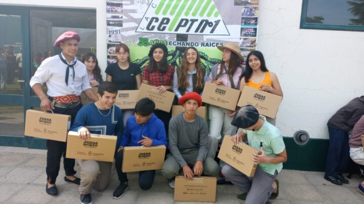 GRAL BELGRANO: Con una sonrisa, alumnos del CEPT N1 y Escuela Técnica recibieron sus netbooks del Plan Conectar Igualdad