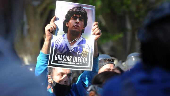 A dos años de la muerte de Diego Maradona: todos los homenajes al astro del fútbol mundial