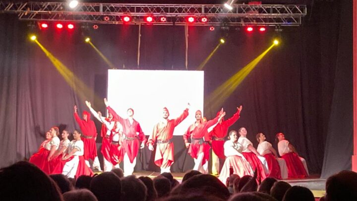 A sala llena el Ballet General Belgrano presentó “Inmigrantes”