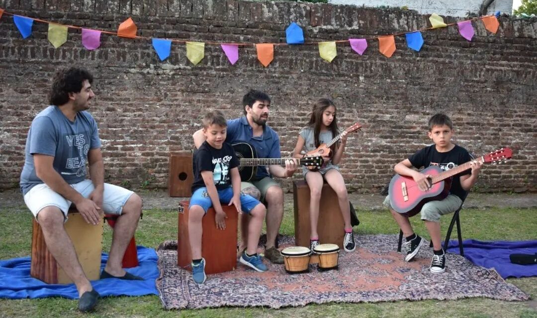 LAS FLORES: Mucha alegría en el cierre de los talleres culturales LAS FLORES: Mucha alegría en el cierre de los talleres culturales