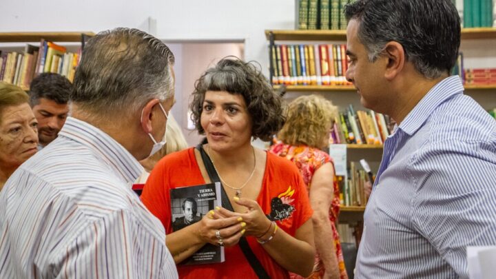 LAS FLORES: Emotiva presentación del libro “Tierra y Abismo” de Hugo Mario Ianivelli