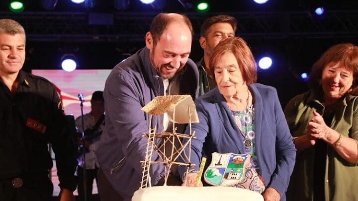 Con un festival colmado y la presencia de sectores representativos de la comunidad el Intendente Álvarez encabezó la celebración del aniversario de Ranchos