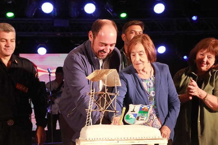 Con un festival colmado y la presencia de sectores representativos de la comunidad el Intendente Álvarez encabezó la celebración del aniversario de Ranchos Con un festival colmado y la presencia de sectores representativos de la comunidad el Intendente Álvarez encabezó la celebración del aniversario de Ranchos