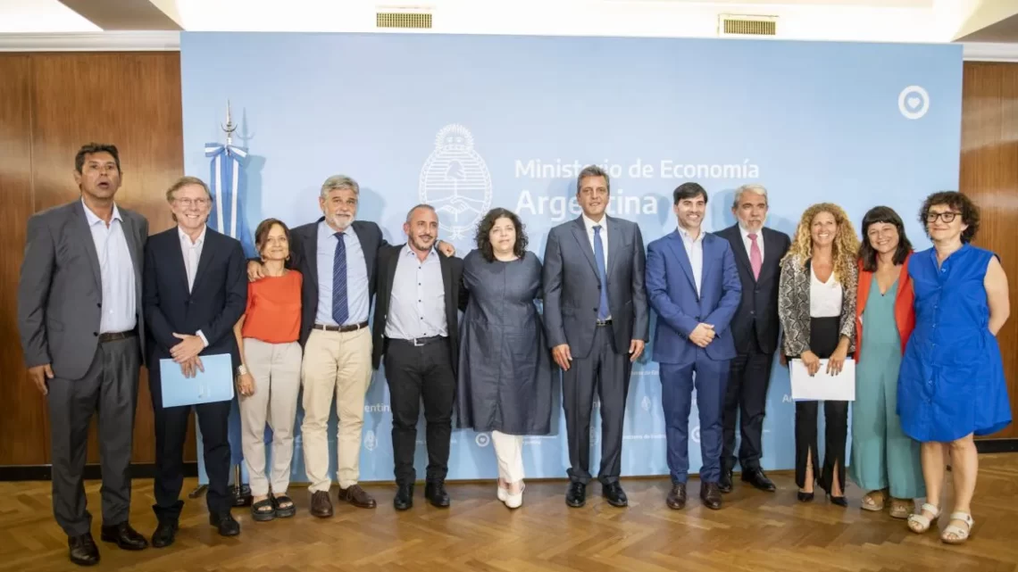 Se lanzó la Agencia Nacional de Cannabis que tendrá como presidente al intendente de Castelli, Francisco Echarren Se lanzó la Agencia Nacional de Cannabis que tendrá como presidente al intendente de Castelli, Francisco Echarren