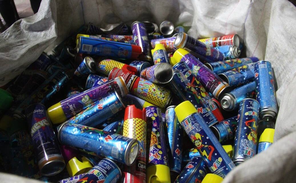 Carnaval sustentable en Castelli: proponen el canje de 15 tarros vacíos por uno lleno Carnaval sustentable en Castelli: proponen el canje de 15 tarros vacíos por uno lleno