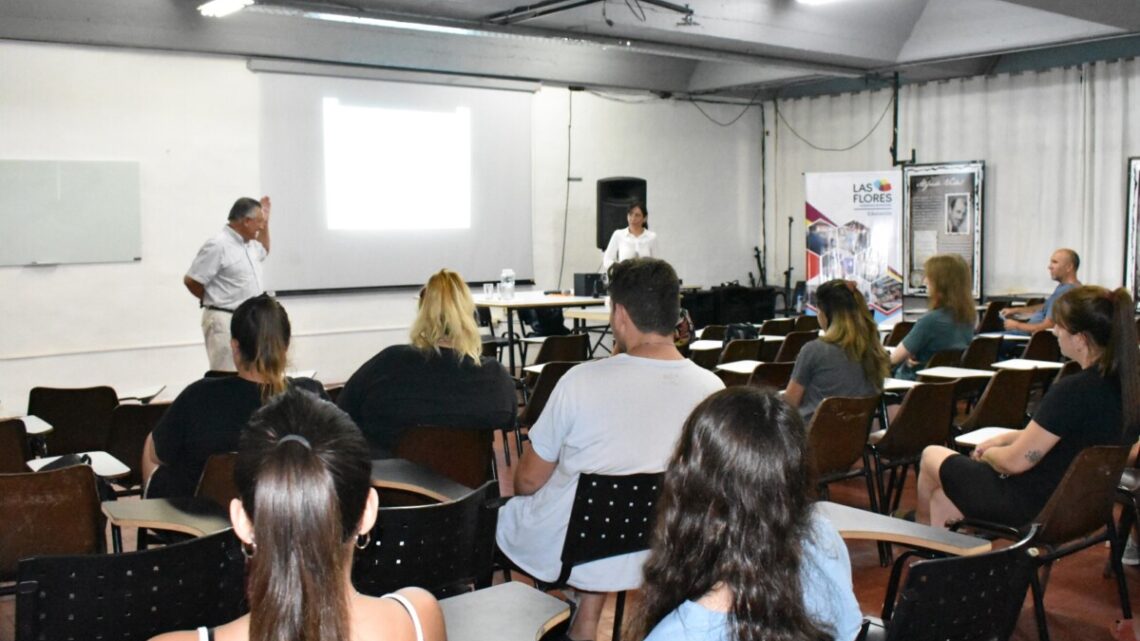 LAS FLORES: Inicio de la Tecnicatura Universitaria en Gestión de pequeñas y medianas empresas de la Universidad Nacional de Quilmes