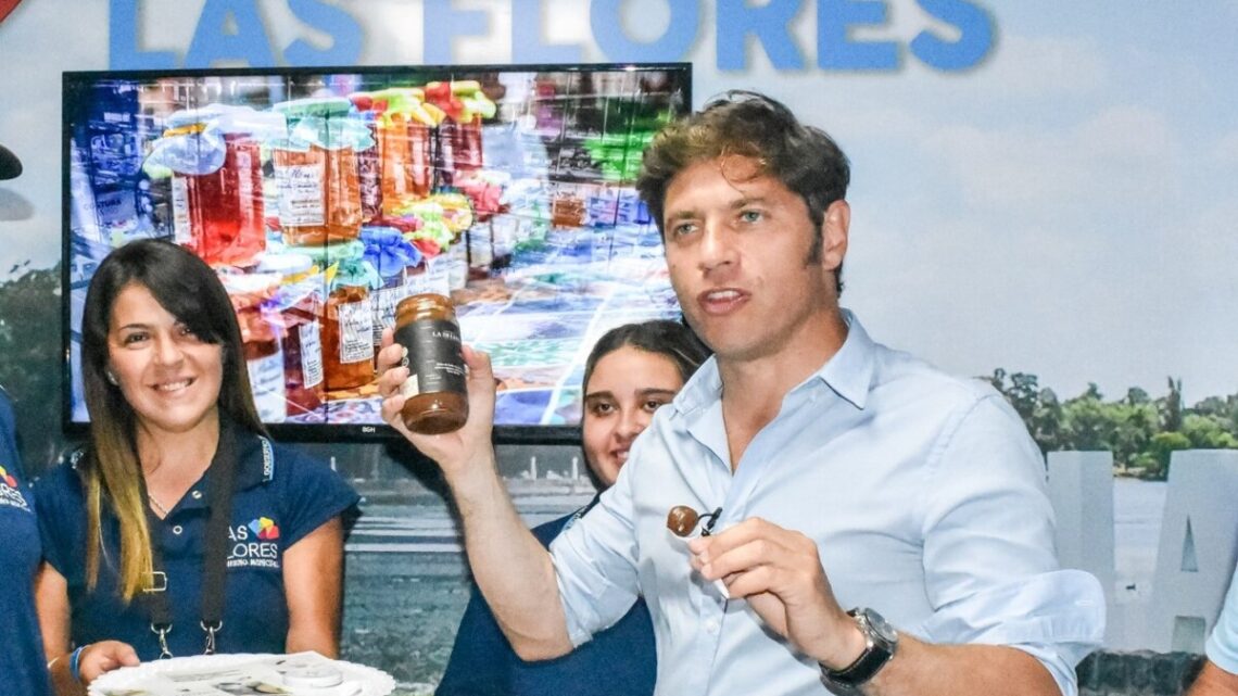 Las Flores presente en el 203° aniversario de la Provincia: Kicillof, degustó productos y recibió obsequios característicos del municipio Las Flores presente en el 203° aniversario de la Provincia: Kicillof, degustó productos y recibió obsequios característicos del municipio