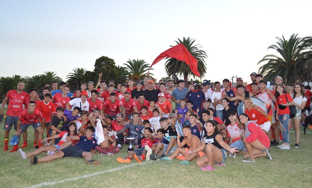 Independiente de Castelli se quedo con el cuadrangular Copa Emilio Vincenti, torneo Faro Cámara Independiente de Castelli se quedo con el cuadrangular Copa Emilio Vincenti, torneo Faro Cámara