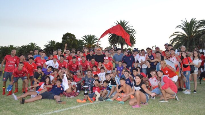 Independiente de Castelli se quedo con el cuadrangular Copa Emilio Vincenti, torneo Faro Cámara