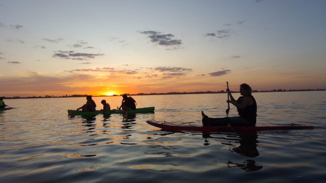 Remada en Luna Llena con un atardecer soñado en la Laguna de Chascomús