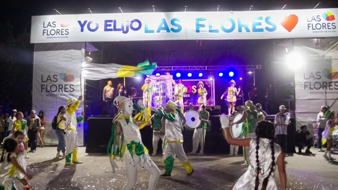 Una multitud presenció la vuelta de los Corsos de Las Flores Una multitud presenció la vuelta de los Corsos de Las Flores