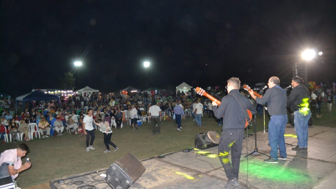 El festival de Loma Verde congregó a cientos de personas en su 12° edición