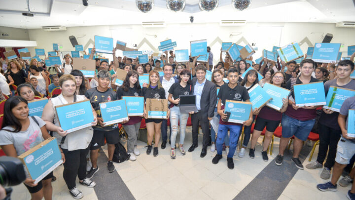 Kicillof: “Decían que entregar computadoras era clientelismo, pero el objetivo es igualar oportunidades