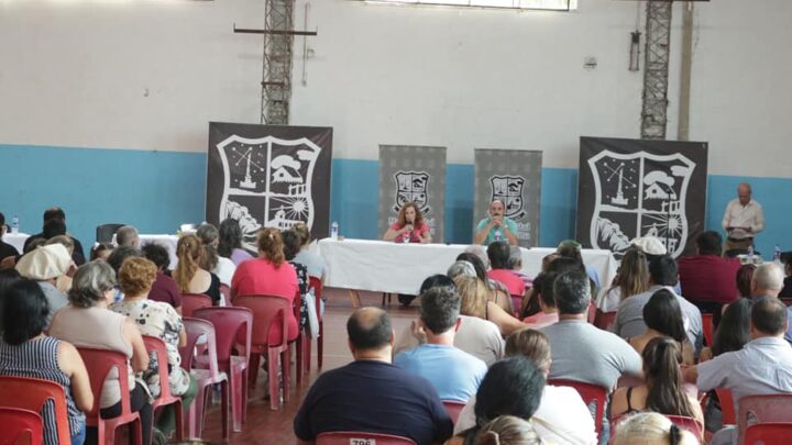 Casi 300 familias de Ranchos firmaron las escrituras de sus viviendas