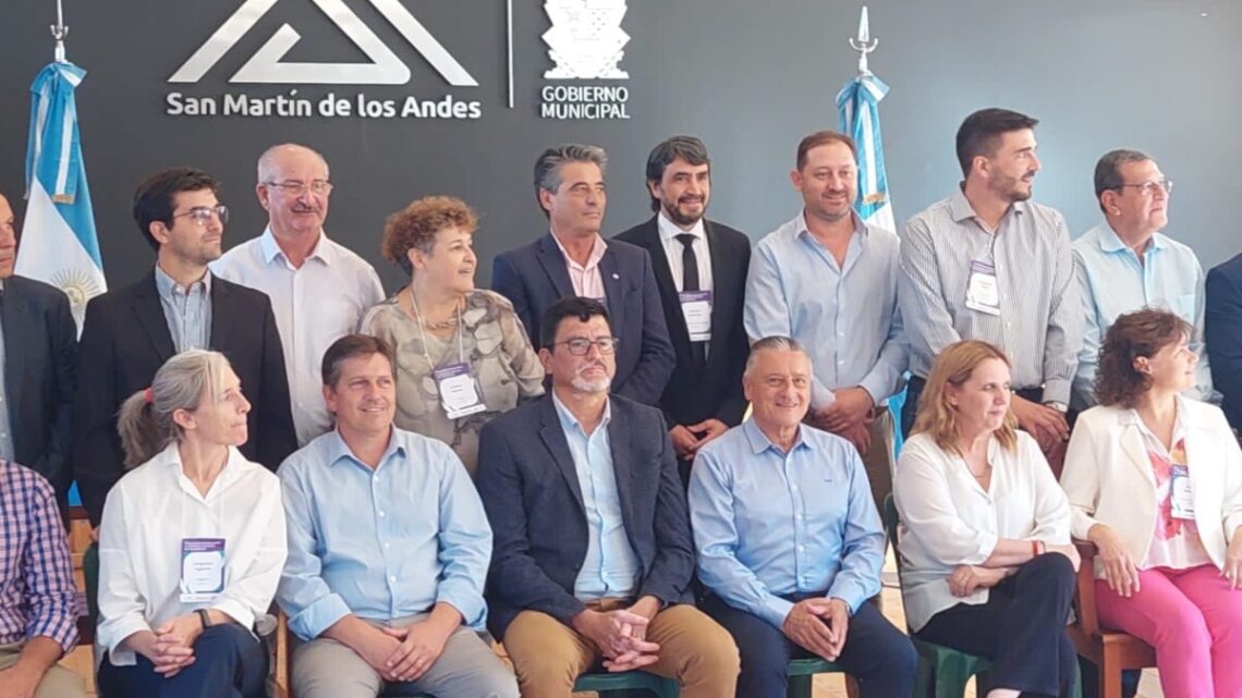 LAS FLORES: El Intendente Gelené participa de la V Asamblea Nacional de Intendentes de la Red de municipios frente al cambio climático LAS FLORES: El Intendente Gelené participa de la V Asamblea Nacional de Intendentes de la Red de municipios frente al cambio climático