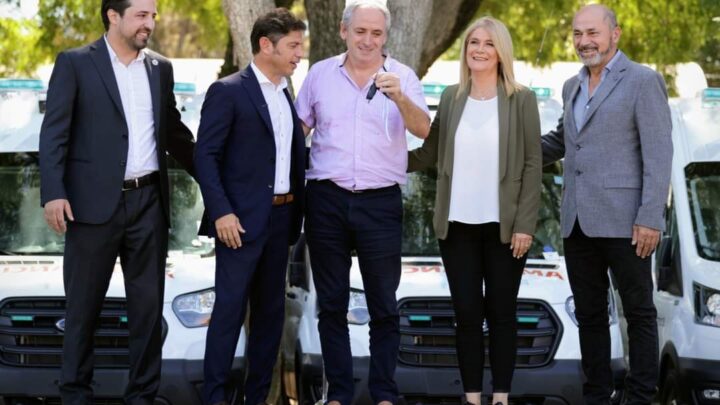 Kicillof presentó 199 ambulancias: “Los impuestos están acá, en inversión en el sistema de salud”