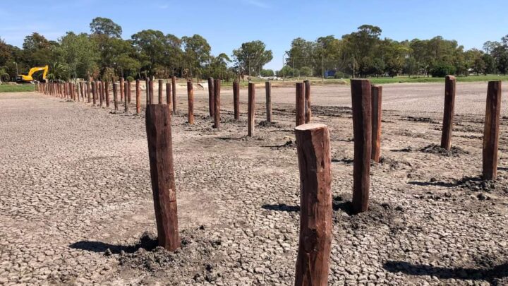 CASTELLI: Aprovechan la sequía y construyen un muelle en la laguna La Rosita